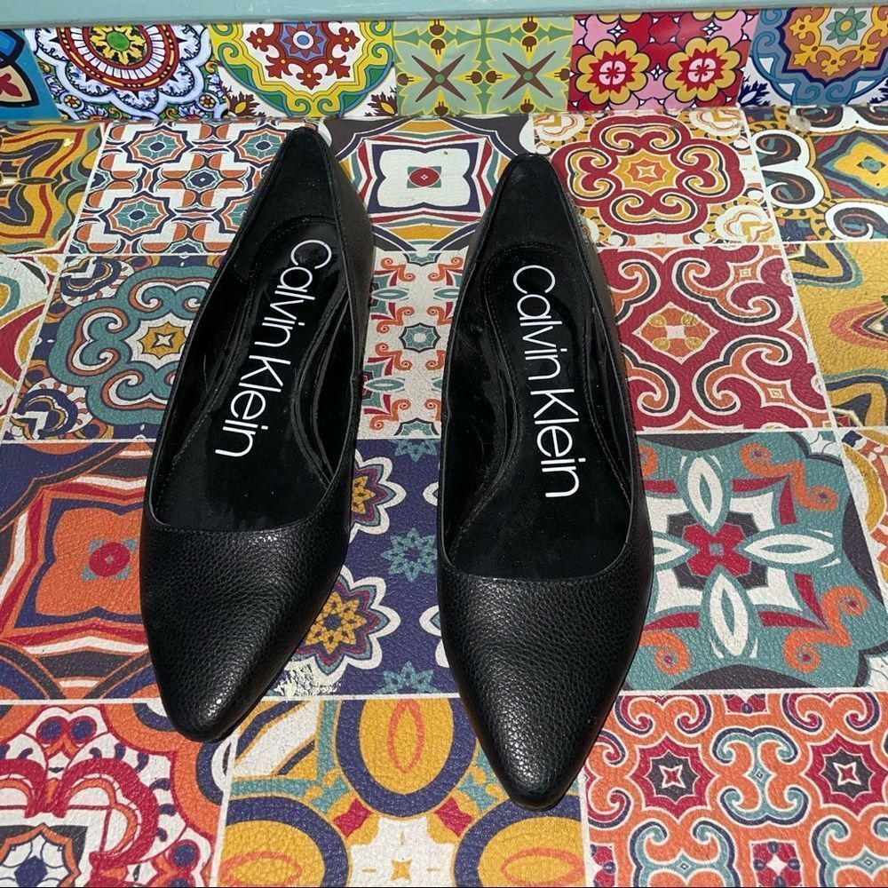 NEW CALVIN KLEIN BLACK LEATHER FLATS